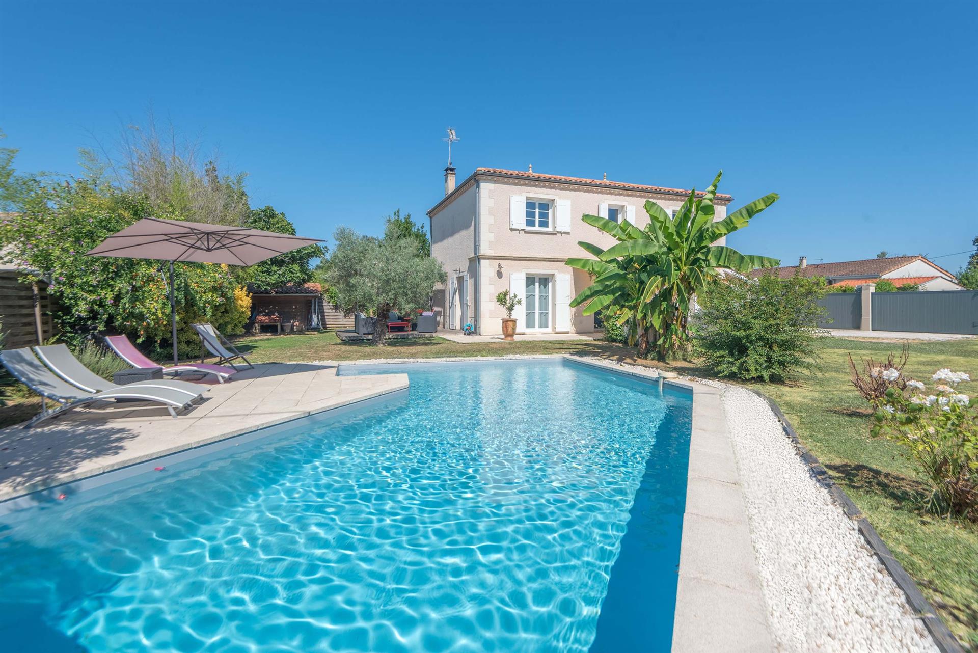 193 M2 House With Independent Office