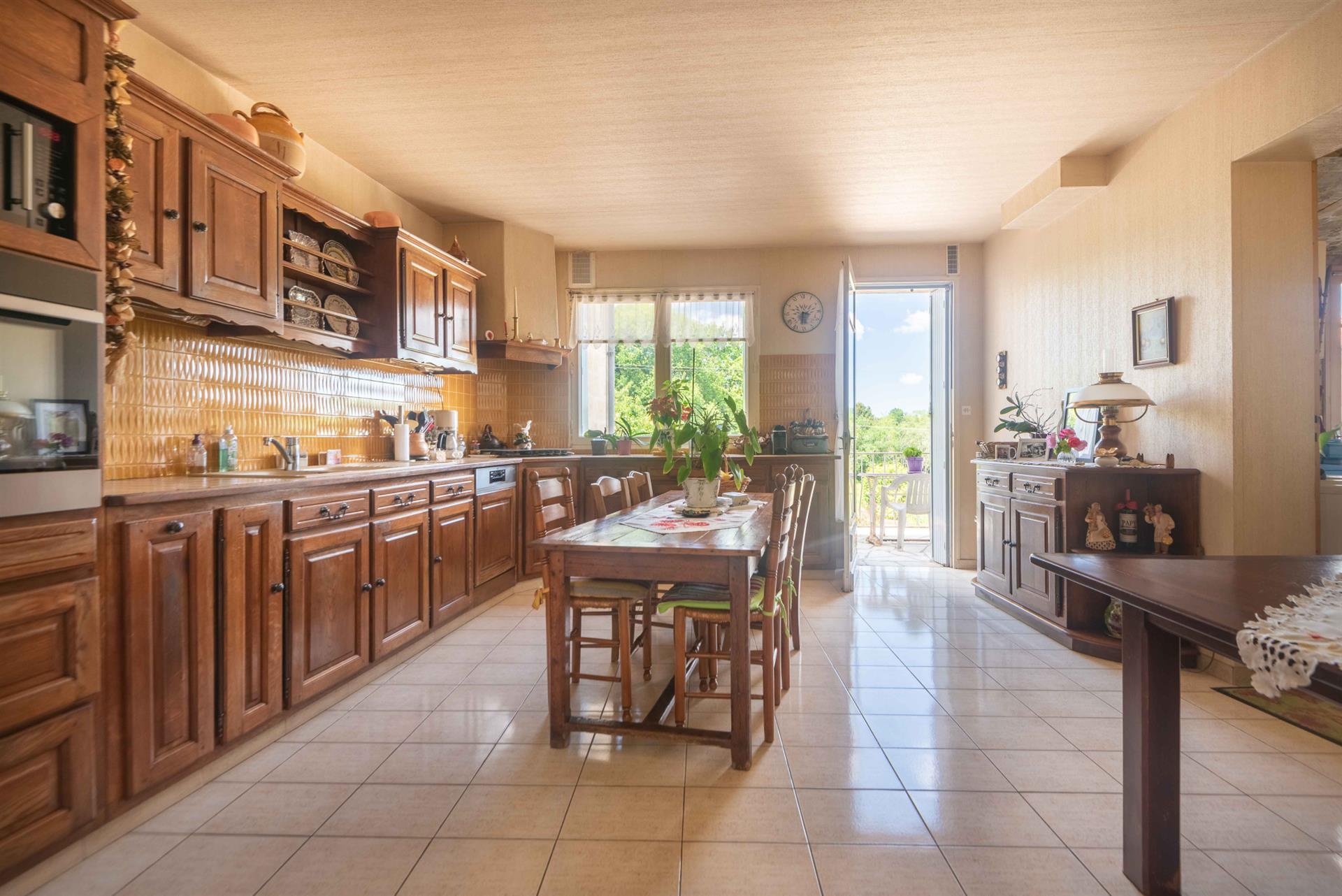 Exclusive - Old Wine Property - 240 M2 Living Room - 200 M2 Of Outbuildings - 3.2 Ha Of Land