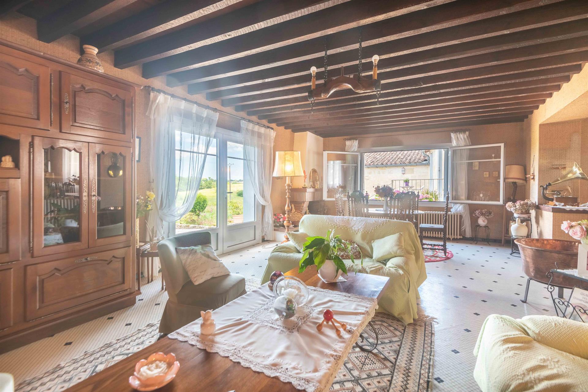 Exclusive - Old Wine Property - 240 M2 Living Room - 200 M2 Of Outbuildings - 3.2 Ha Of Land
