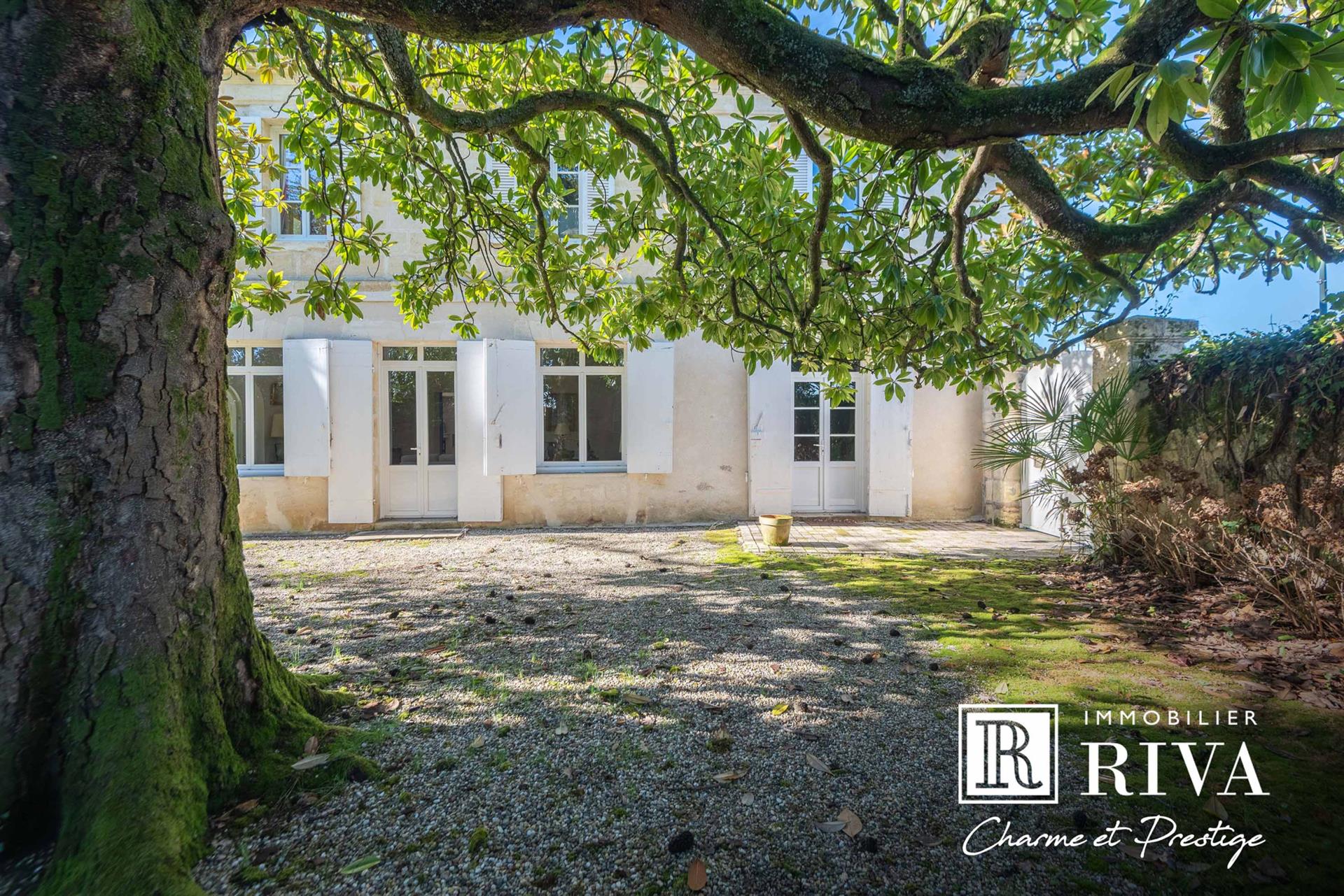 Stone Residence - 310 M2 - 5 Bedrooms - 50 M2 Guest House - 2386 M2 Park