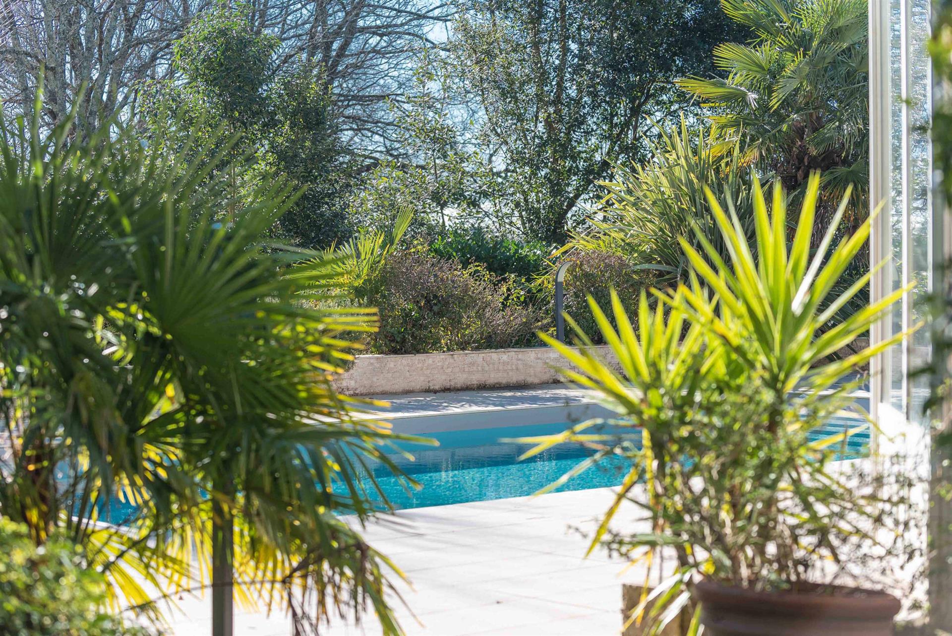 Stone Residence - 310 M2 - 5 Bedrooms - 50 M2 Guest House - 2386 M2 Park