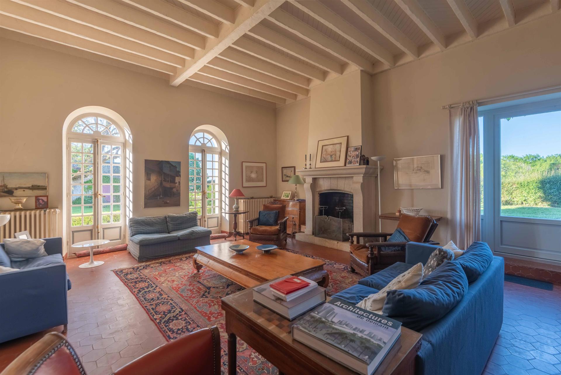 Property On 2.6 Ha - 336 M2 Living Area - 6 Bedrooms
