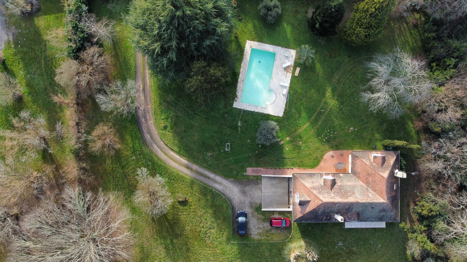 Traditional House Of 214 M2 On 5253 M2