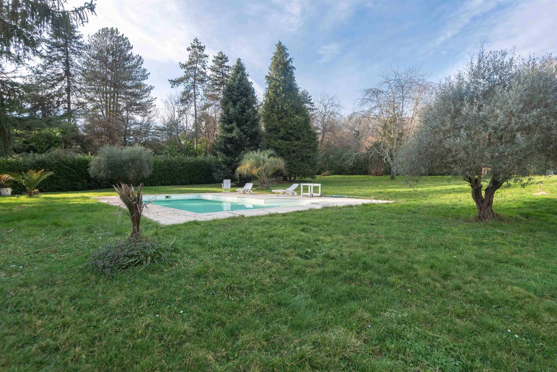 Traditional House Of 214 M2 On 5253 M2
