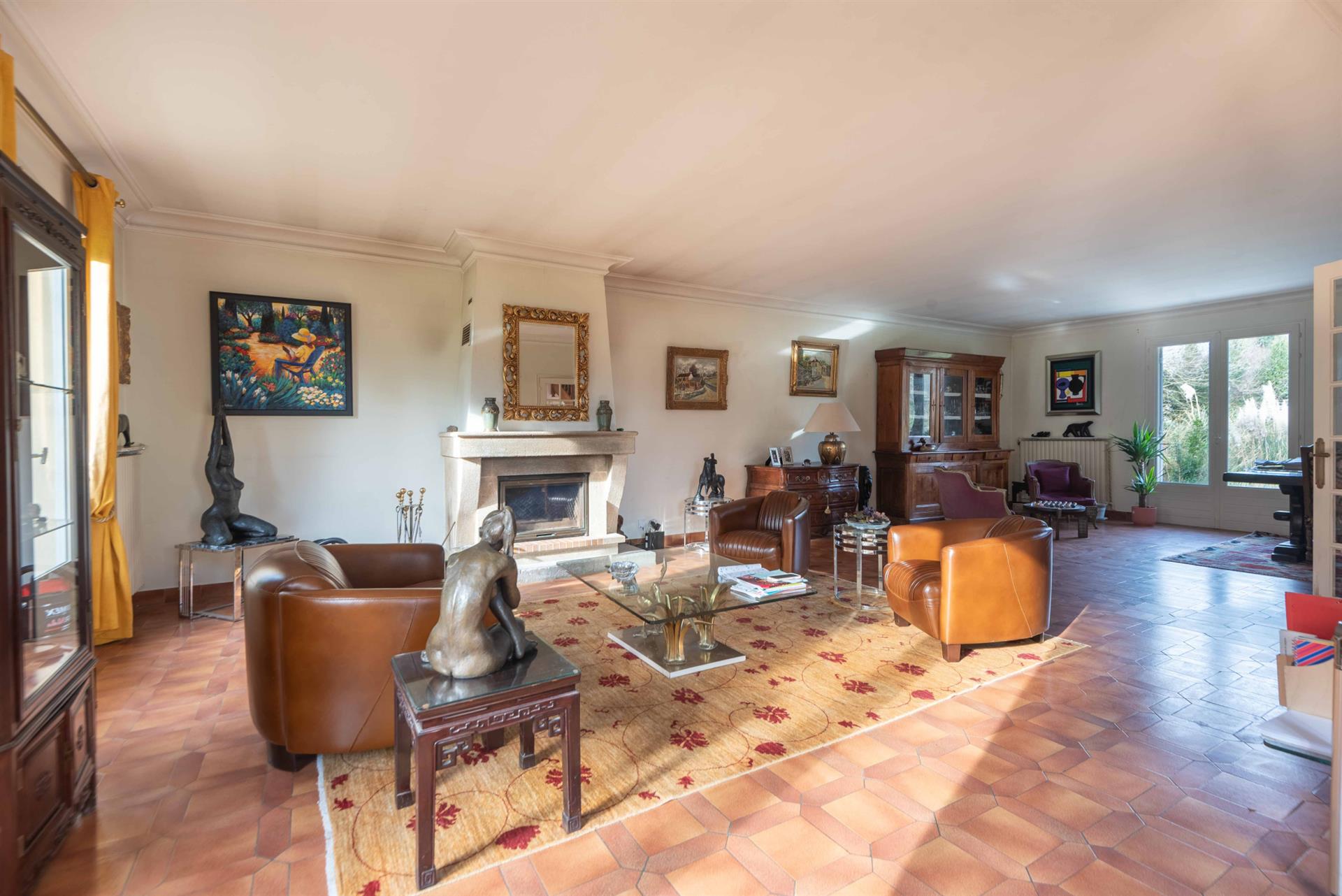 Traditional House Of 214 M2 On 5253 M2