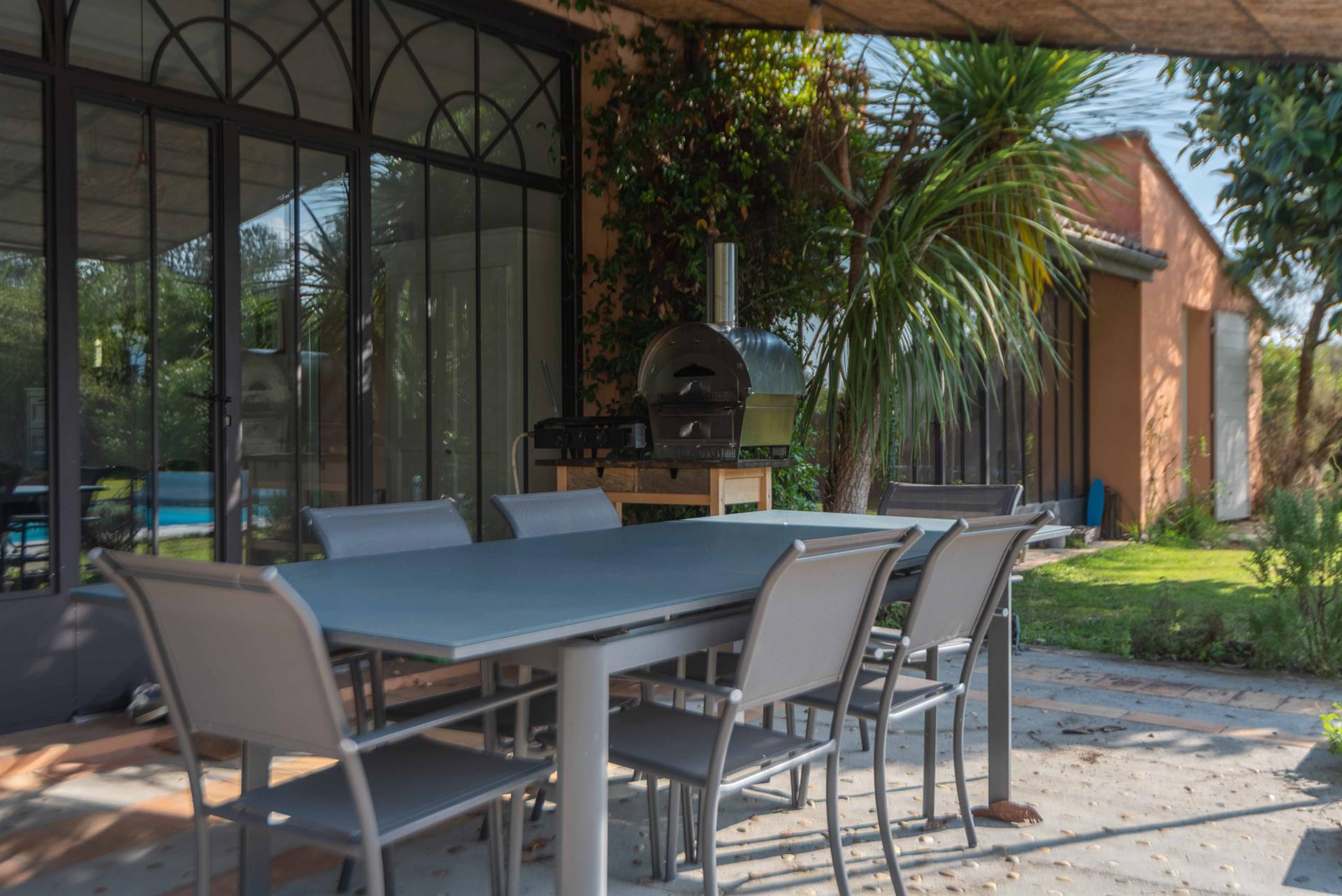 Contemporary House 169 M2 - 5 Bedrooms - On 1400 M2 In A Quiet Area