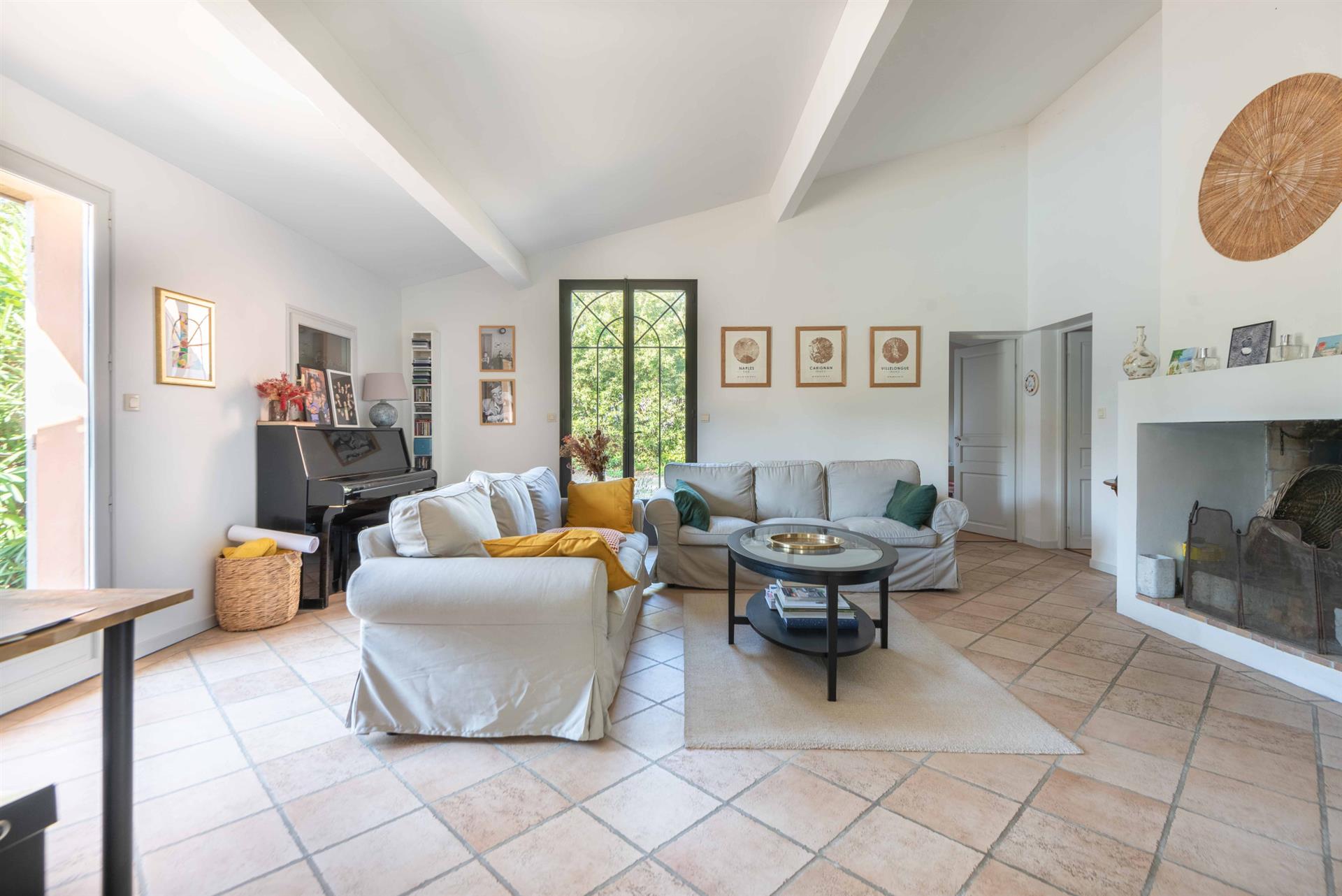 Contemporary House 169 M2 - 5 Bedrooms - On 1400 M2 In A Quiet Area