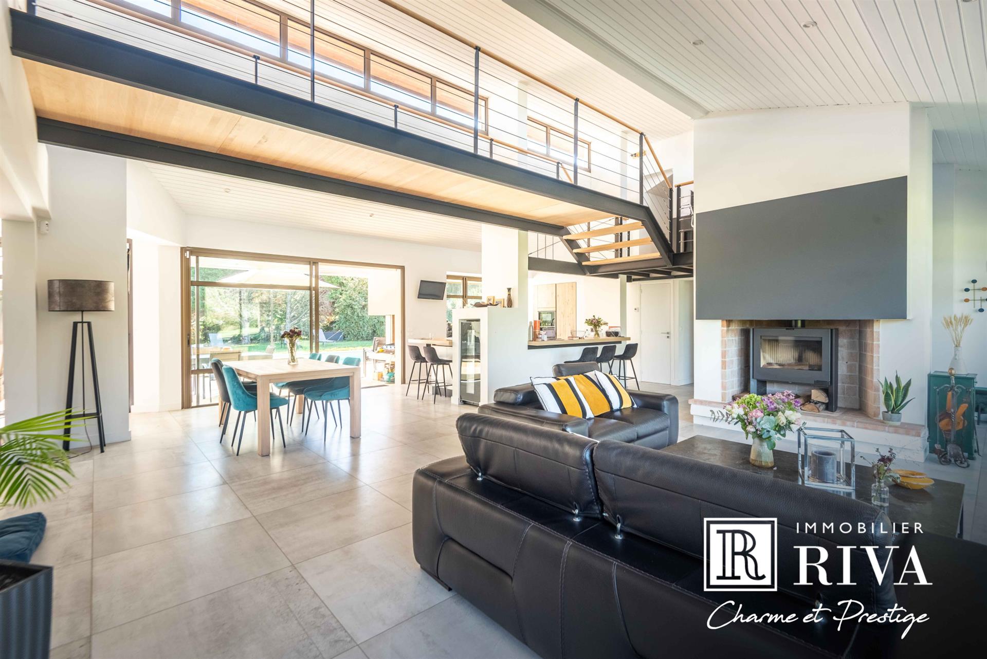 Beautiful Architect-Designed House - 250 Sqm - 2500 Sqm Of Land