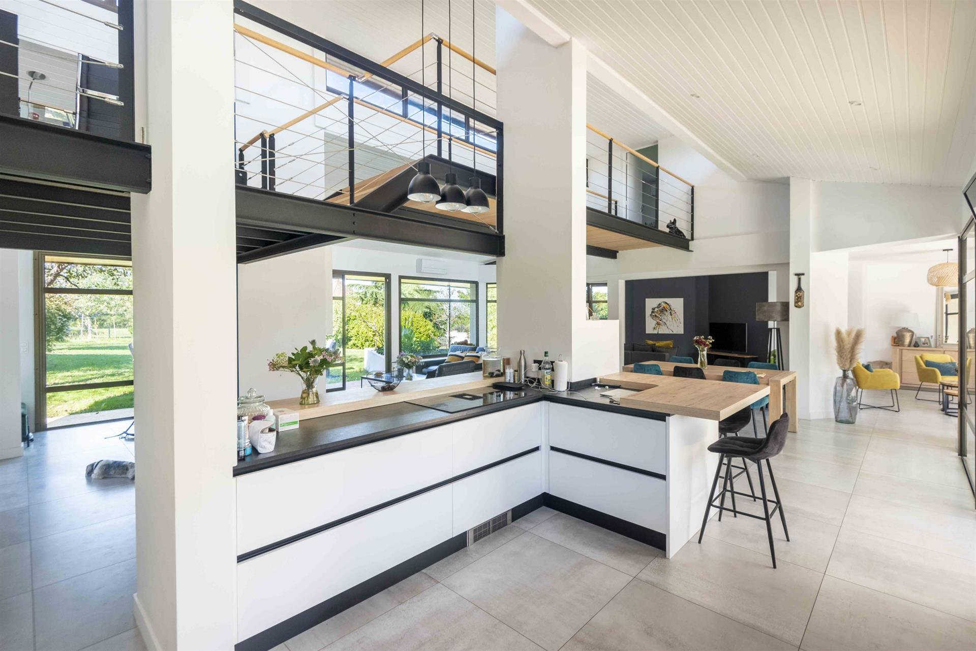 Beautiful Architect-Designed House - 250 Sqm - 2500 Sqm Of Land