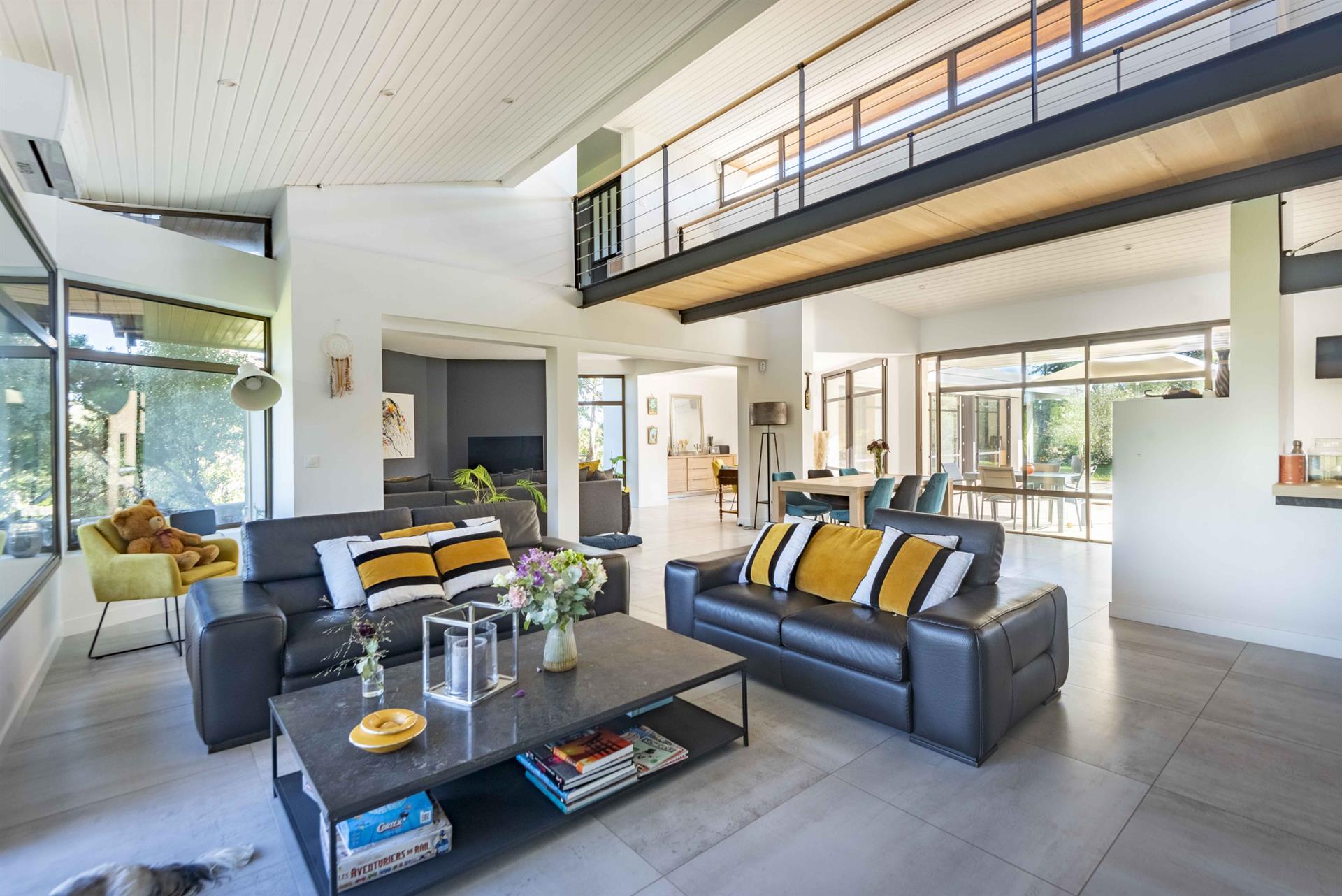 Beautiful Architect-Designed House - 250 Sqm - 2500 Sqm Of Land