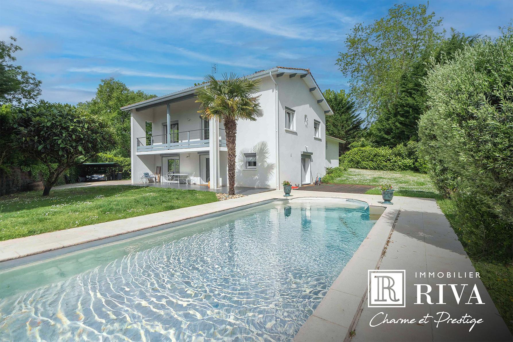 Town centre - House 186 m2 hab - 1666 m2 of land - Coup de coeur