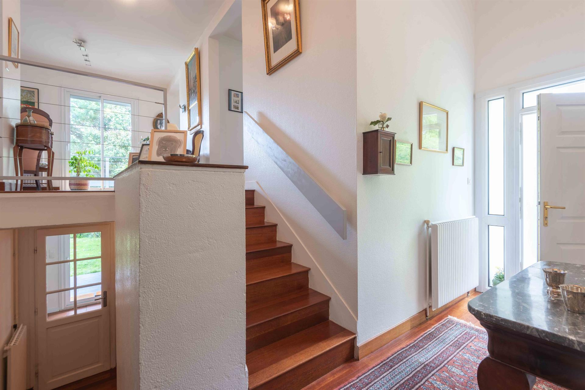 Town centre - House 186 m2 hab - 1666 m2 of land - Coup de coeur