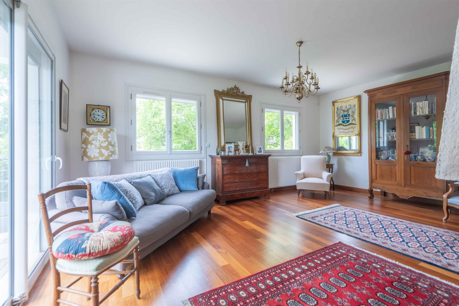 Town centre - House 186 m2 hab - 1666 m2 of land - Coup de coeur