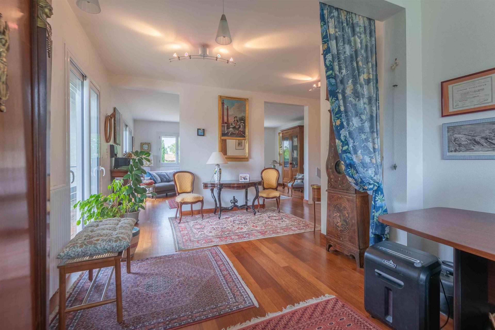Town centre - House 186 m2 hab - 1666 m2 of land - Coup de coeur