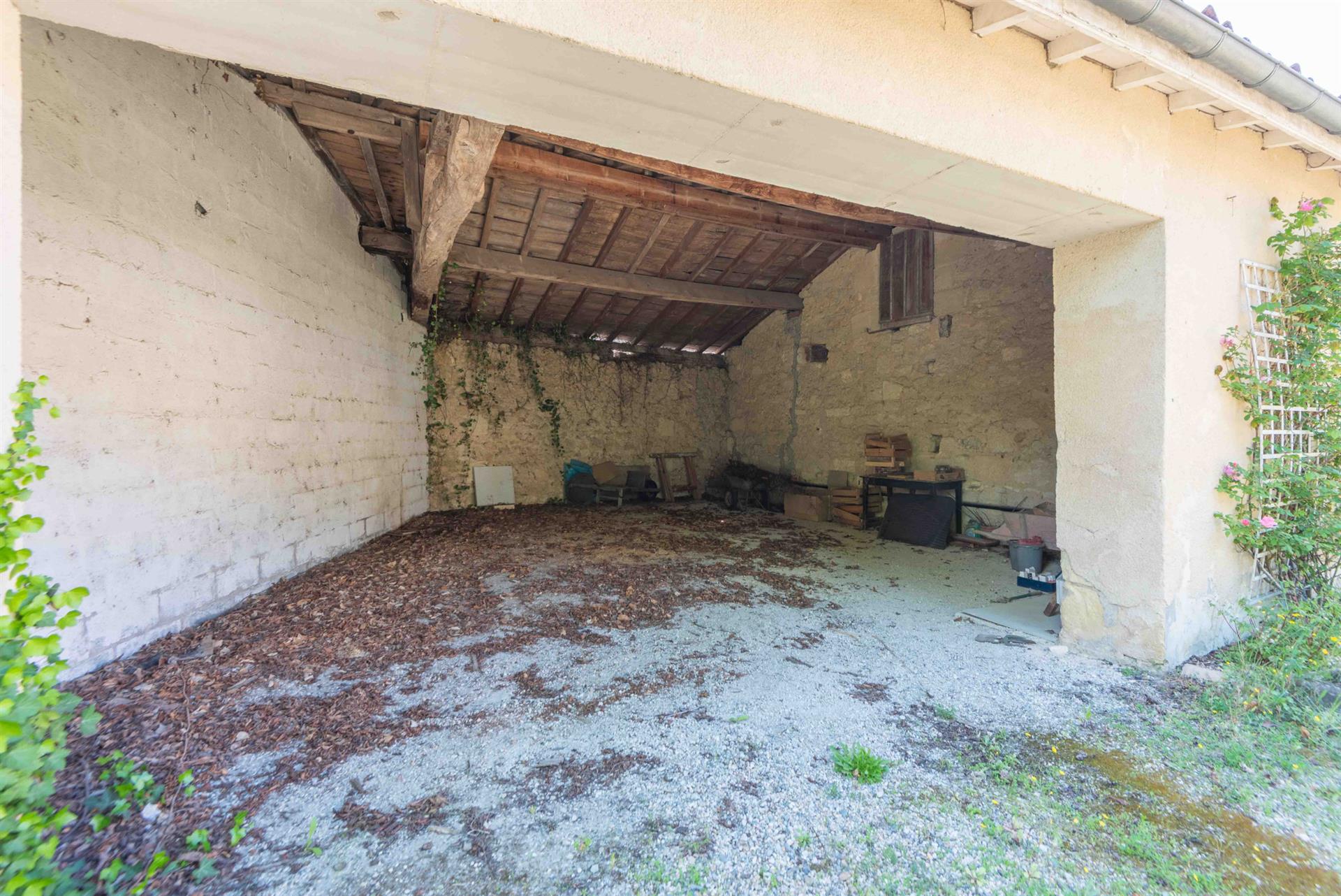 Property 3500 M2 - Stone House 275 M2 - Rare