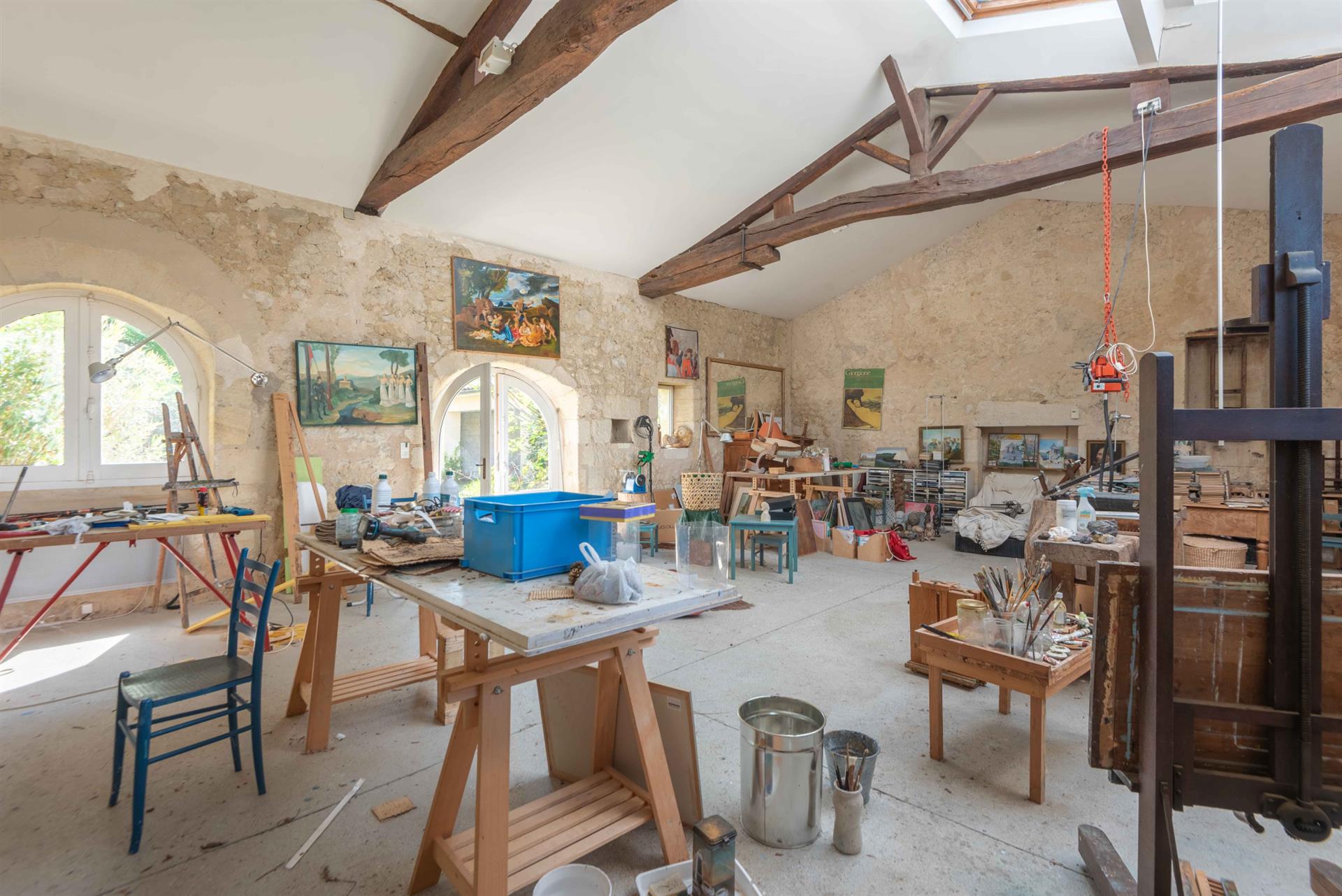 Property 3500 M2 - Stone House 275 M2 - Rare