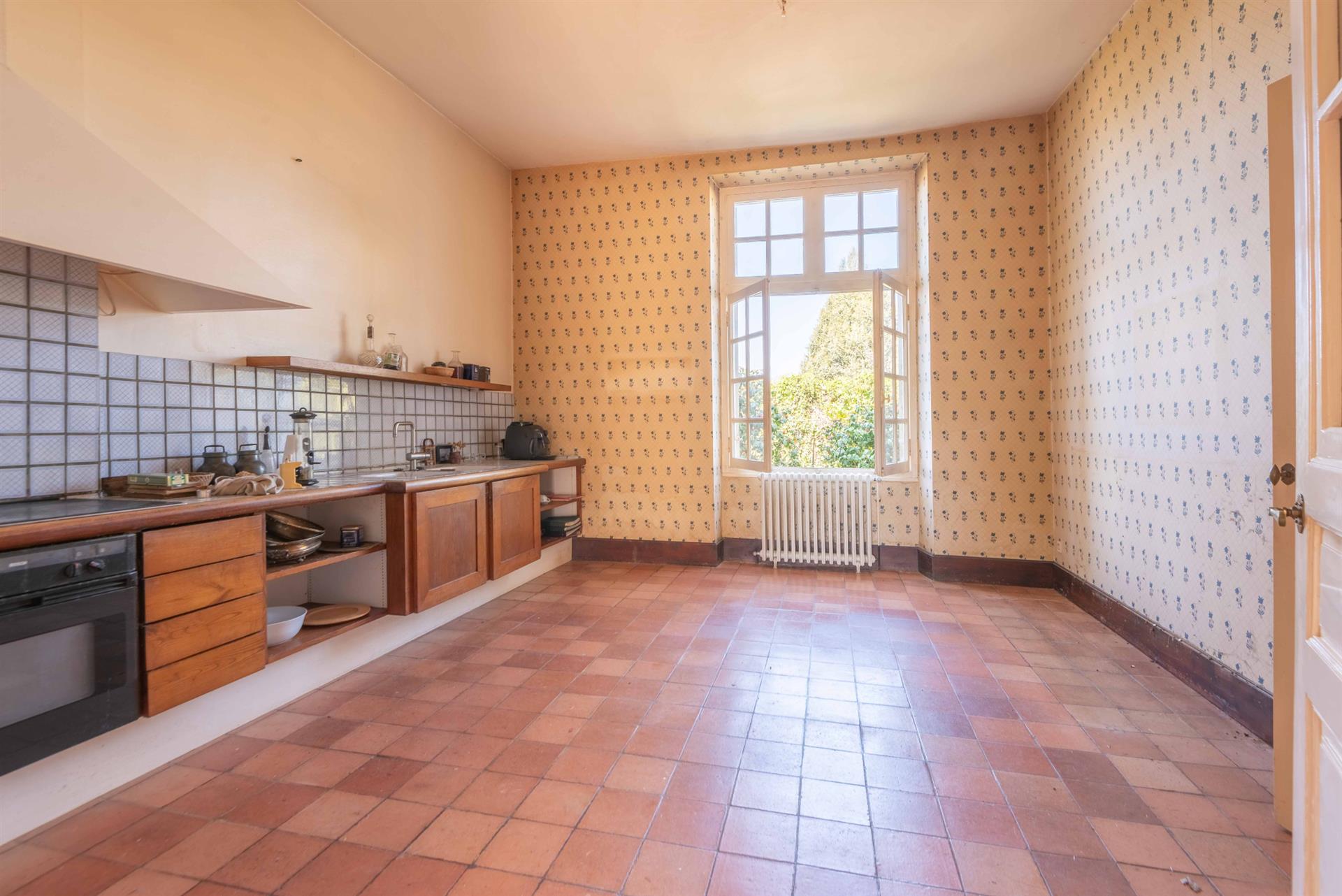 Property 3500 M2 - Stone House 275 M2 - Rare
