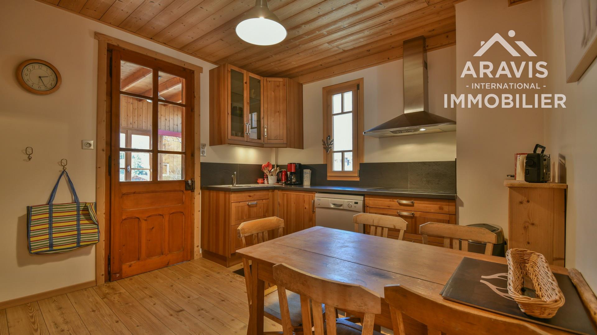 5 bedroom chalet + constructible land
