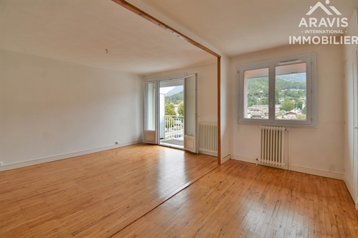 Bright 2-bedroom apartment, close to the city center