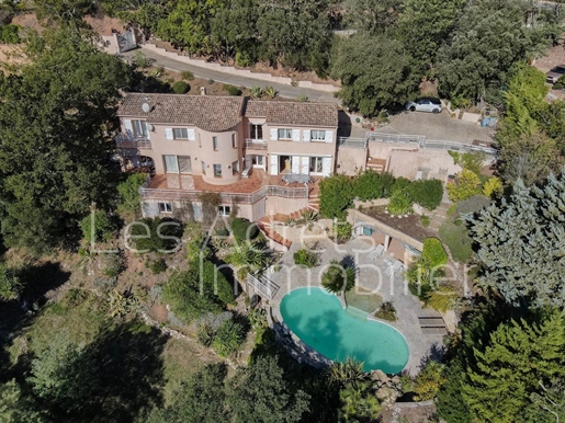 Property 220 m² - in the heart of l'Esterel