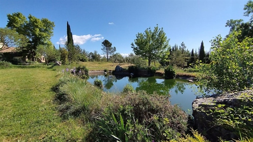 House + gîte on more than 6.2 ha of land with a pond