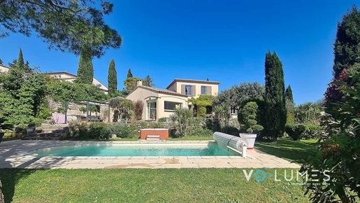 Uzès walking distance, charming property with pool and views of the cam