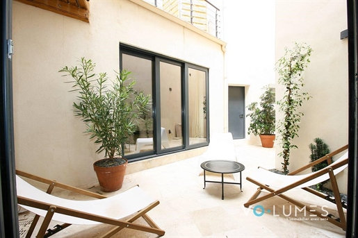 Uzès centre, exceptional house with courtyard, terrace and garage