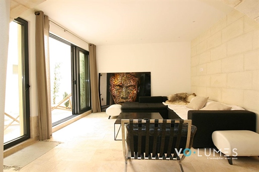 Uzès centre, exceptional house with courtyard, terrace and garage