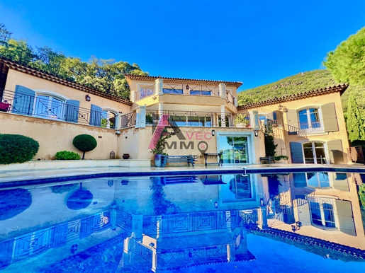 Luxury Villa 370M2 Sea View