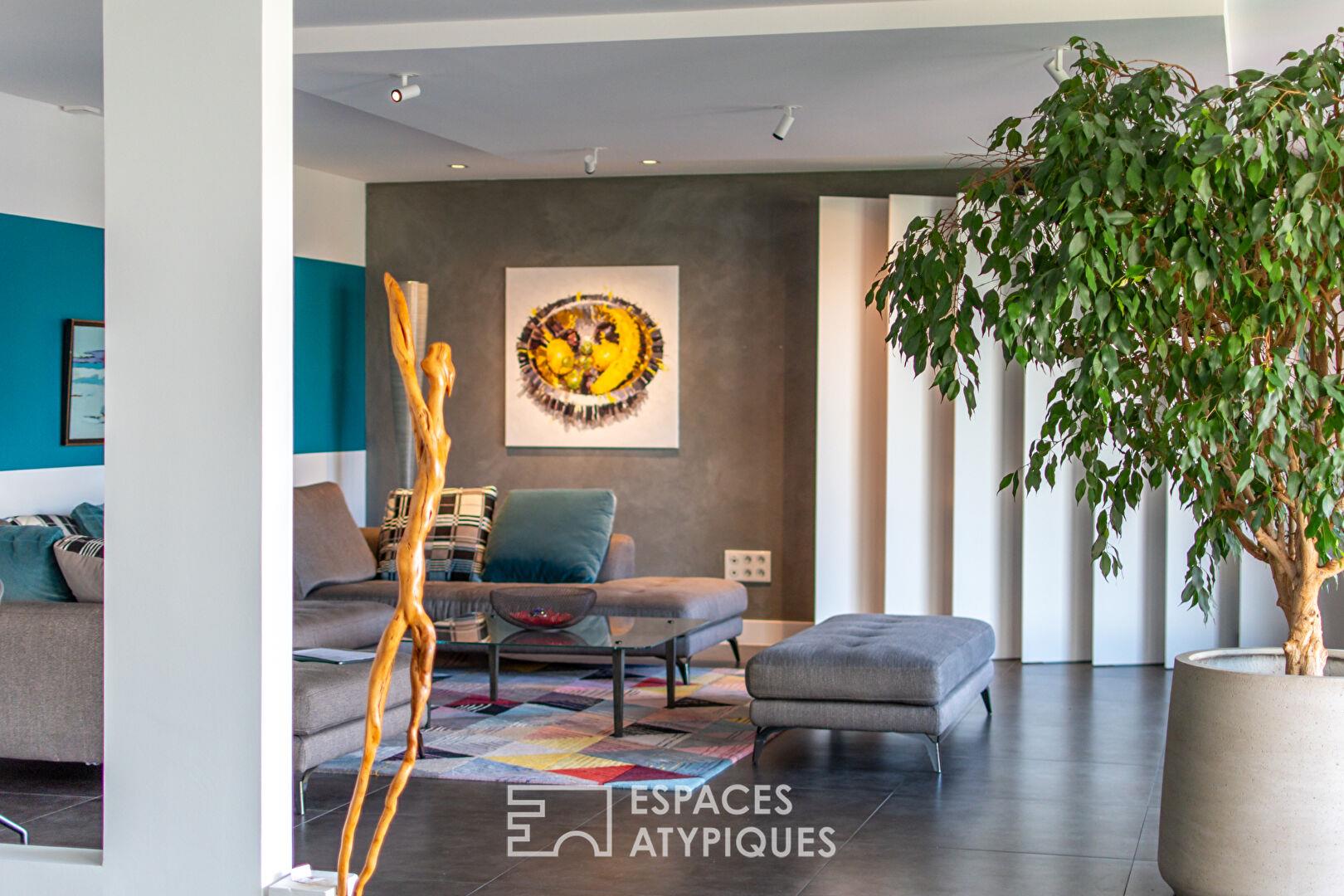 Discreet architect-designed house with swimming pool