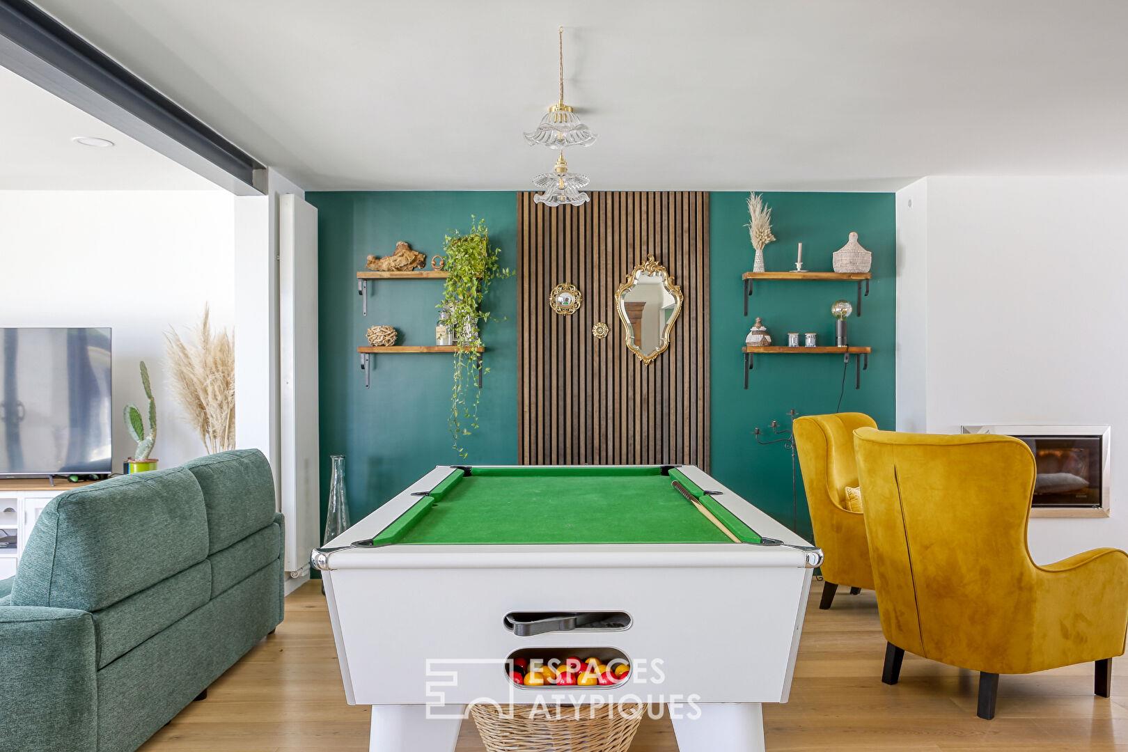 Casa moderna con piscina y amplio jardín