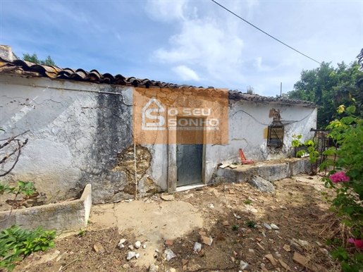 House with several dependencies to recover near São Brás de Alportel