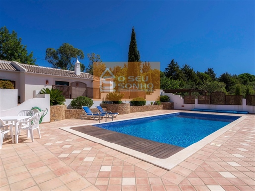 Típica villa de lujo del Algarve con piscina