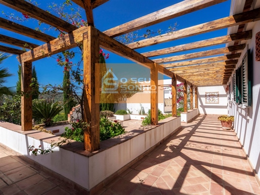 Típica villa de lujo del Algarve con piscina