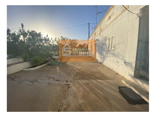 Farm with 2 semi-detached houses and land near Faro