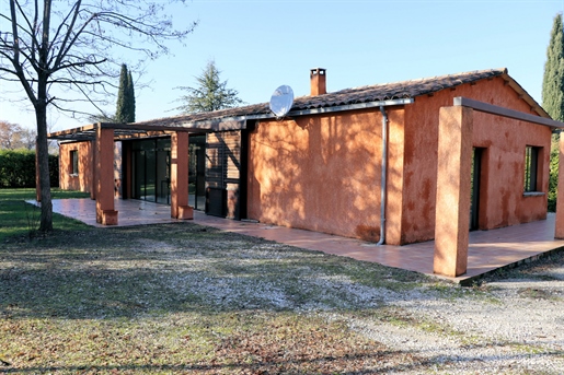 Single storey villa in Saignon