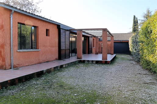 Single storey villa in Saignon