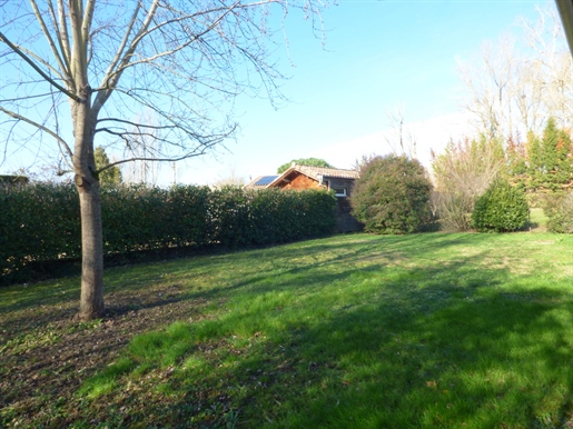 On 18-hole golf course - villa of 90 m2 of living space on 680 m2 of garden 50 minutes from Toulouse