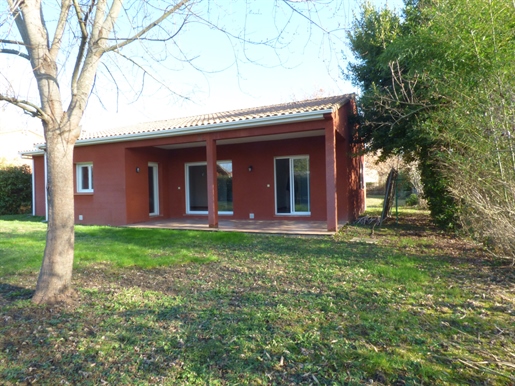 On 18-hole golf course - villa of 90 m2 of living space on 680 m2 of garden 50 minutes from Toulouse