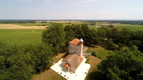 Grand vignoble représentant la plus grande propriété privée d'un seul tenant du Sud Ouest de France