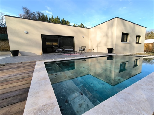 T5 house with swimming pool and double garage
