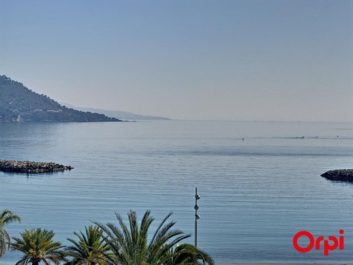 Menton, Old Town district: Duplex of 56.72 m2 with sea view
