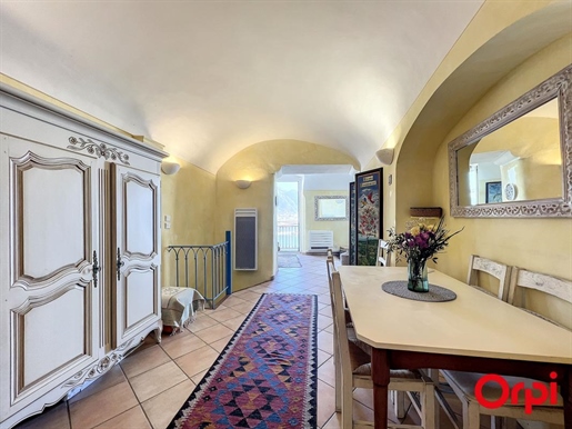 Menton, Old Town district: Duplex of 56.72 m2 with sea view