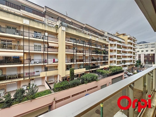 Menton, Bioves Casino district: 3 rooms of 65.47 m2 with terrace, balcony, cellar and parking in op
