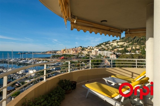 Menton, Garavan district: 2 rooms and adjoining studio with terrace, two garages and cellar