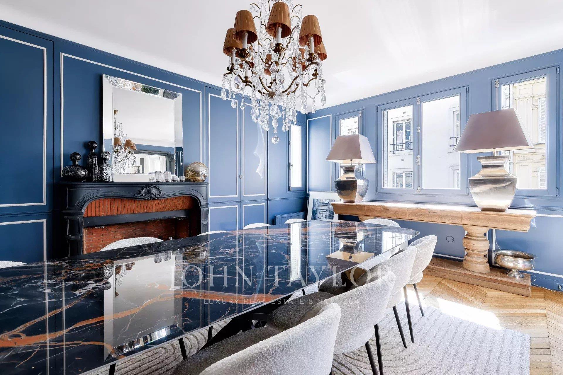 Beautiful apartment with magnificent views of the Moulin Rouge