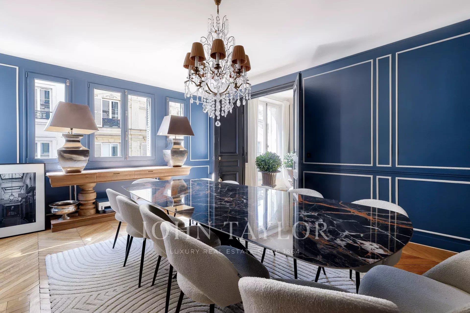 Beautiful apartment with magnificent views of the Moulin Rouge