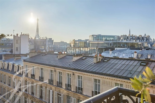 Montaigne - Superb 5th floor apartment with Eiffel Tower views