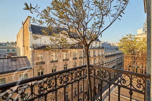 Montaigne - Superbe appartement 5e étage avec vues Tour Eiffel
