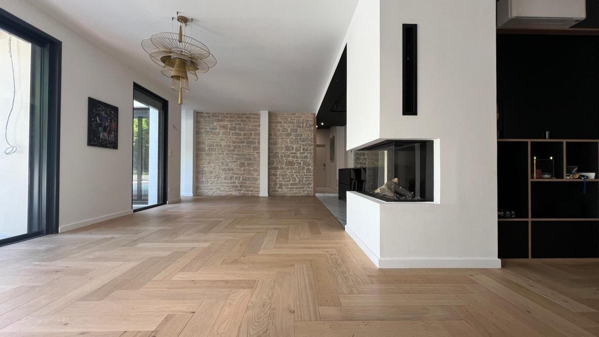 Purchase: Luxury property (21000)